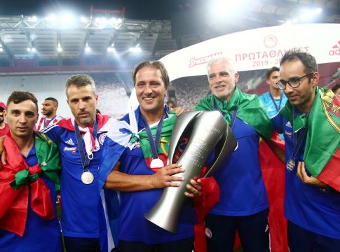 Ολυμπιακός : Ο Μαρτίνς με την κούπα στα χέρια! (pic)