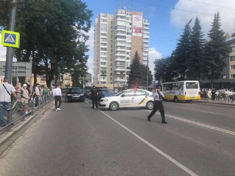 Συναγερμός στην Ουκρανία : Ένοπλος κρατά ομήρους 20 άτομα σε λεωφορείο