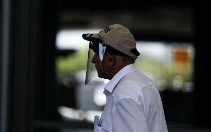 Κορωνοϊός: Tουλάχιστον 11 κρούσματα σε τουρίστες από το μπαράζ ελέγχων στα αεροδρόμια
