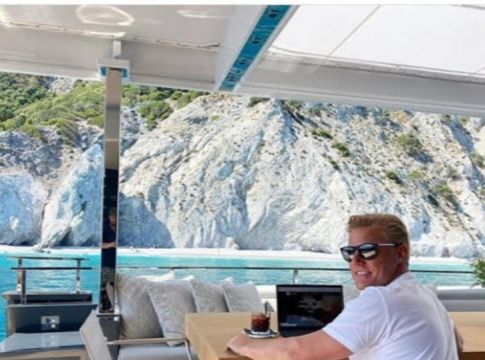 Μύκονος : Η απόβαση Γερμανού πολυεκατομμυριούχου στον Πάνορμο με το ελικόπτερο των 2 εκατ. ευρώ
