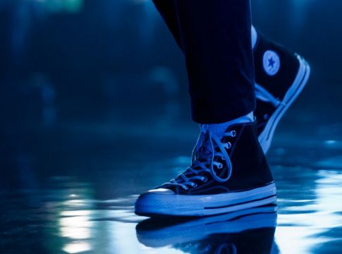 Δες πώς μπορείς να φορέσεις τα All Star σου – 7 τρόποι