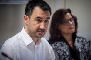Χαρίτσης για σύνοδο ΕΕ : Η κυβέρνηση να μη δεχθεί δυσμενείς συμβιβασμούς