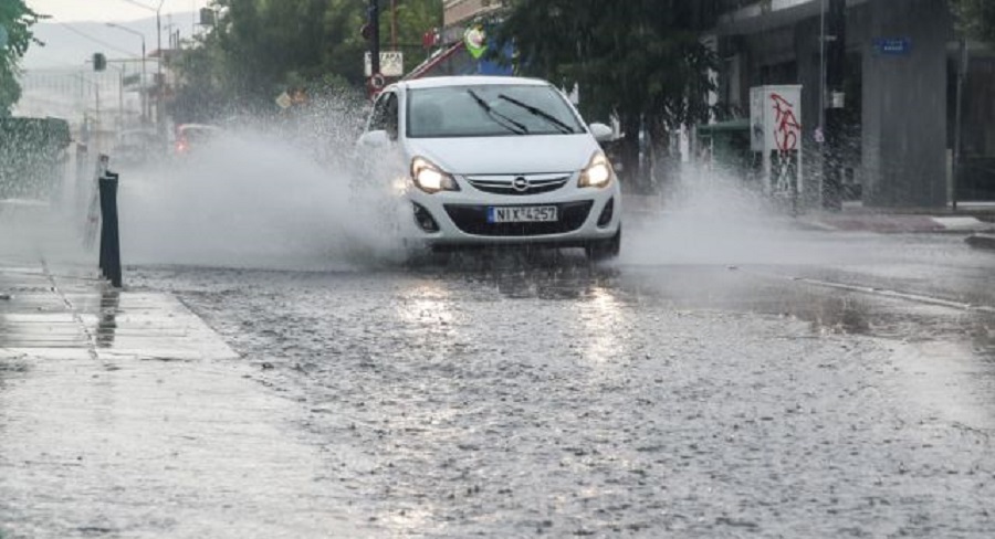 Καιρός : Ισχυρή καταιγίδα στη Θεσσαλονίκη – Πού εντοπίζονται προβλήματα