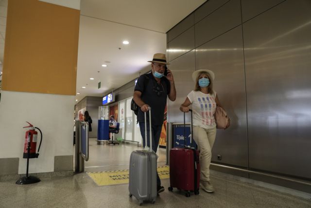 Κορωνοϊός : Συνωστισμός αλλά και… μέτρα προστασίας σε αεροδρόμια και λιμάνια