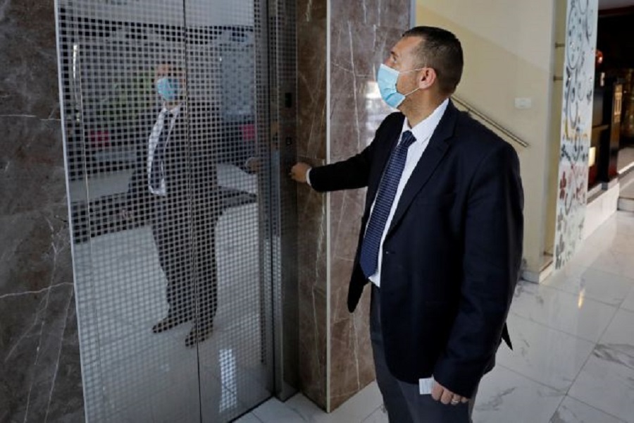 Koρωνοϊός : Ασυμπτωματική ασθενής μπήκε μόνη της στο ασανσέρ και μόλυνε 71 άτομα