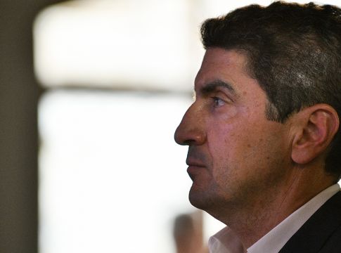 Ο Αυγενάκης τους έβγαλε στη σέντρα: «Δίνω καθημερινά σκληρές μάχες με ισχυρές οικονομικές και μιντιακές δυνάμεις» (vid)