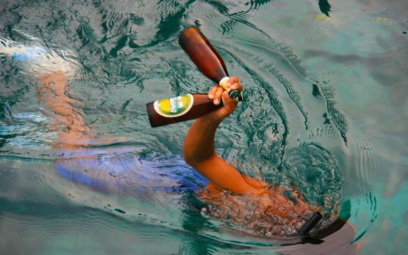 Βάζεις λεμόνι στη μπύρα; Ο λόγος που πρέπει να το σταματήσεις αμέσως