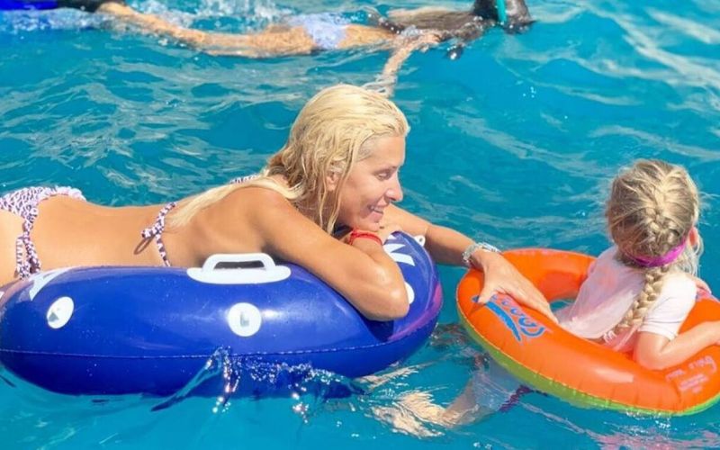 Ελάχιστοι πρόσεξαν το στιγμιότυπο αυτό της μικρής Μαρίνας και του Ματέο