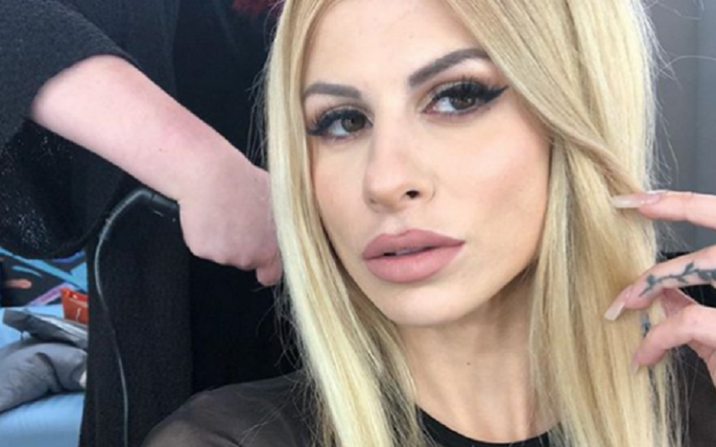 Η Ευρυδίκη Παπαδοπούλου ολόγυμνη στην πισίνα και με επιχειρήματα