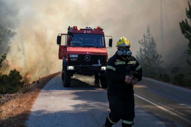 Πυρκαγιά στις Κεχριές Κορινθίας – Εκκενώνεται παιδική κατασκήνωση (pics)