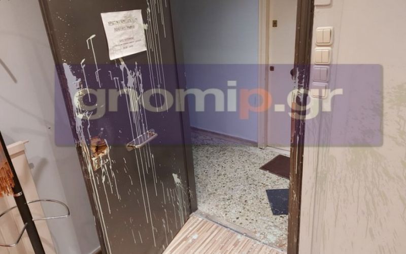 Πάτρα : Επίθεση στα γραφεία των βουλευτών Κατσανιώτη και Αλεξοπούλου (pics)