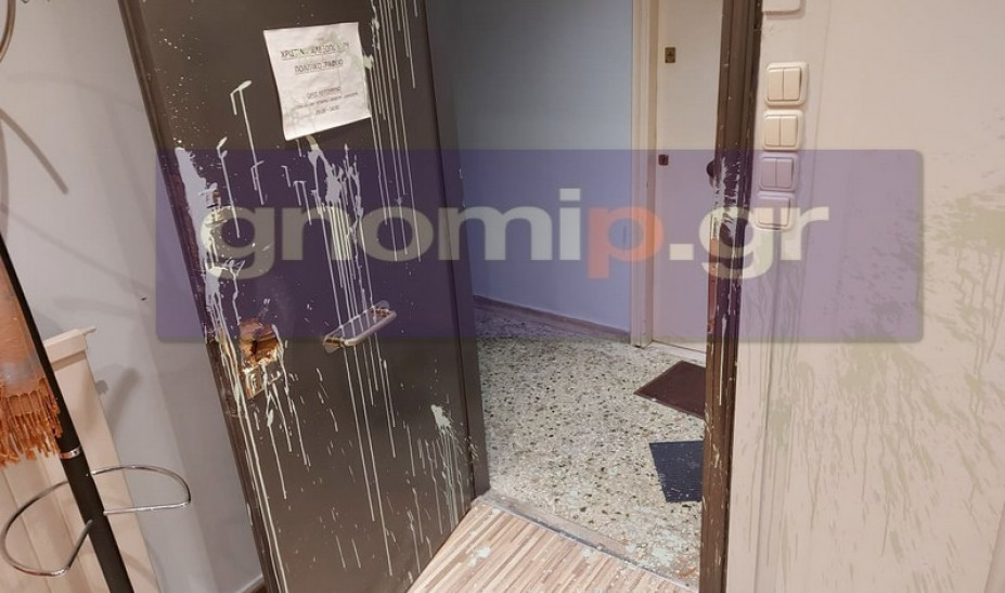 Πάτρα : Επίθεση στα γραφεία των βουλευτών Κατσανιώτη και Αλεξοπούλου (pics)