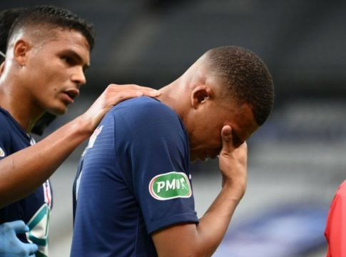 Εγκληματικό τάκλιν στον Εμπαπέ (vid)