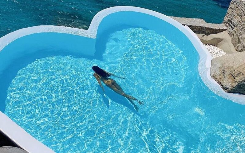 Ήρθε στη Μύκονο και μας τρέλανε! Δεν πάει στο μυαλό σου ποια είναι