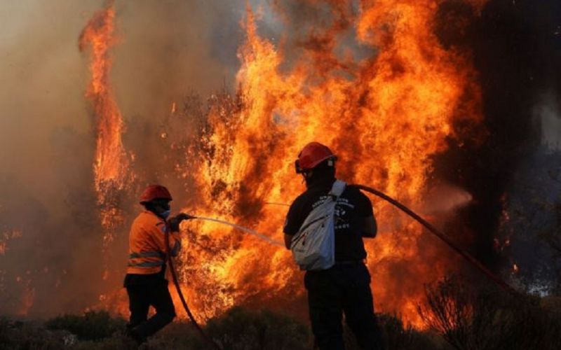 Εκτός ελέγχου η φωτιά στις Κεχριές – Καλύτερη εικόνα από τα άλλα πύρινα μέτωπα