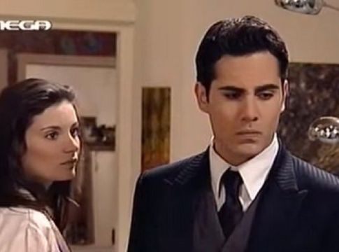 Η «Μαρκέλλα» από την «Μαρία η Άσχημη» ποζάρει topless στο Instagram