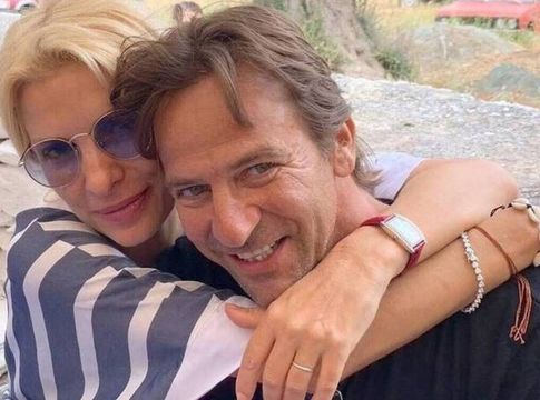 Μενεγάκη-Παντζόπουλος : Έτσι περνούν τα βράδια τους στην Άνδρο (Φώτο)