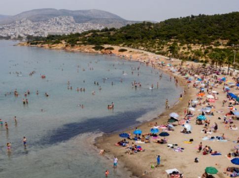 «Κίνδυνος για έκρηξη του κορωνοϊού τον Αύγουστο» – Καμπανάκι ειδικών για τα «ορφανά» κρούσματα και τη χαλάρωση των μέτρων