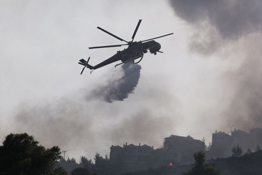 Κεχριές : Ελικόπτερο περιέλουσε με νερό κάμεραμαν