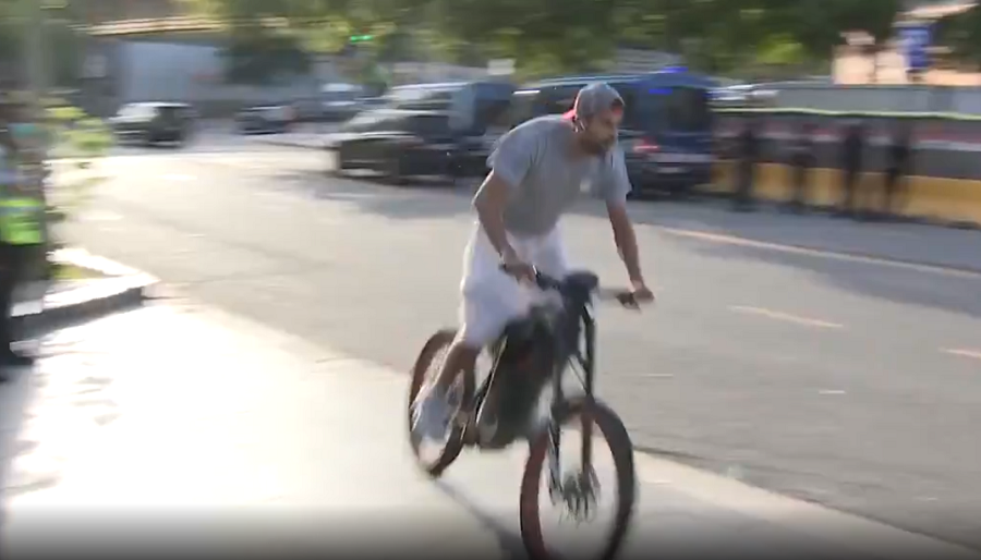 Μπαρτσελόνα – Εσπανιόλ : Με ποδήλατο στο «Καμπ Νου» ο Πικέ! (vid)