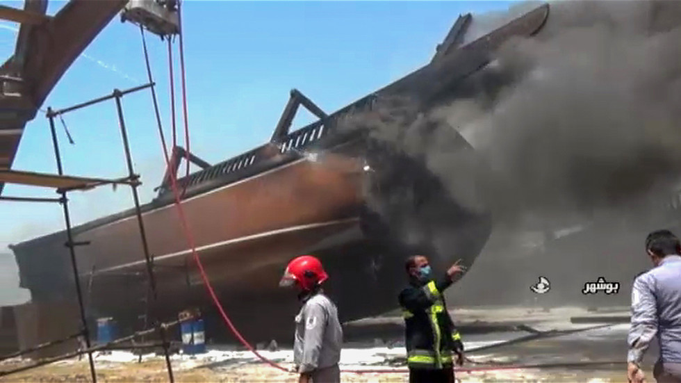 Βίντεο – σοκ : Παρανάλωμα του πυρός επτά πλοία στο λιμάνι του Ιράν