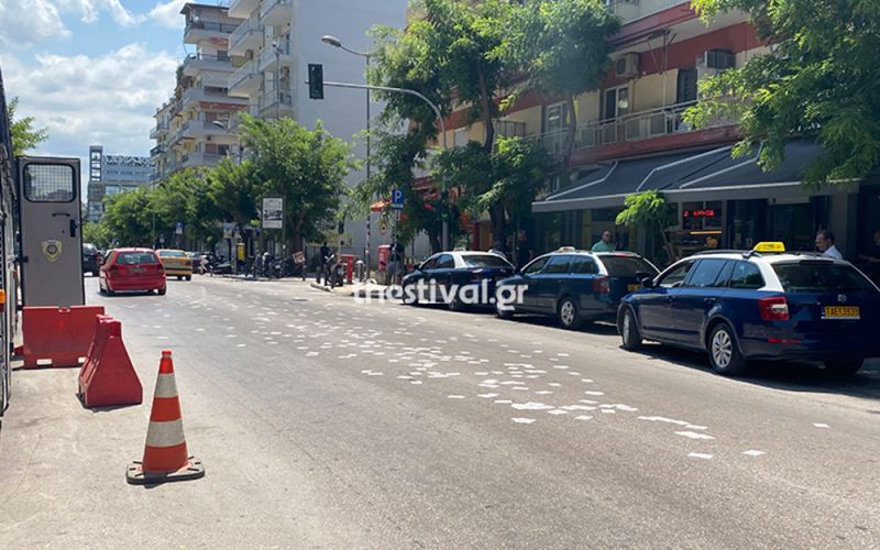 Θεσσαλονίκη : Αντιεξουσιαστές πέταξαν τρικάκια έξω από το τούρκικο προξενείο