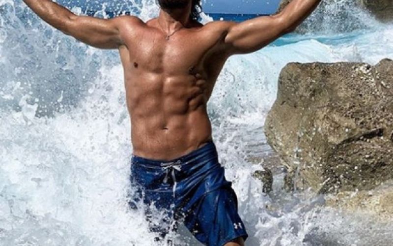Παίκτης του Survivor «δαμάζει» τα κύματα