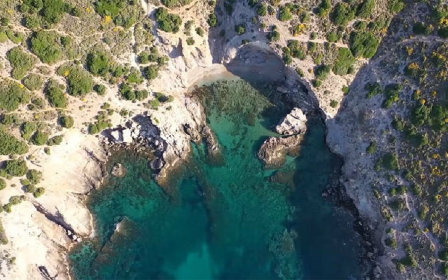 Τρεις παραλίες εντός και εκτός Αττικής που πρέπει να γνωρίζετε