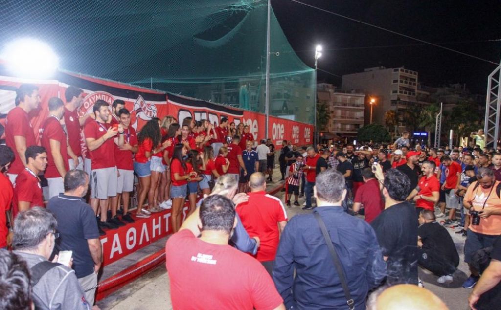 Ολυμπιακός : Αποθέωση για τους πρωταθλητές! (vid)