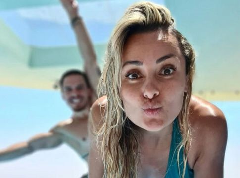 Βασιλική Μιλλούση : Ποζάρει με φουσκωμένη κοιλίτσα αγκαλιά με την κόρη της