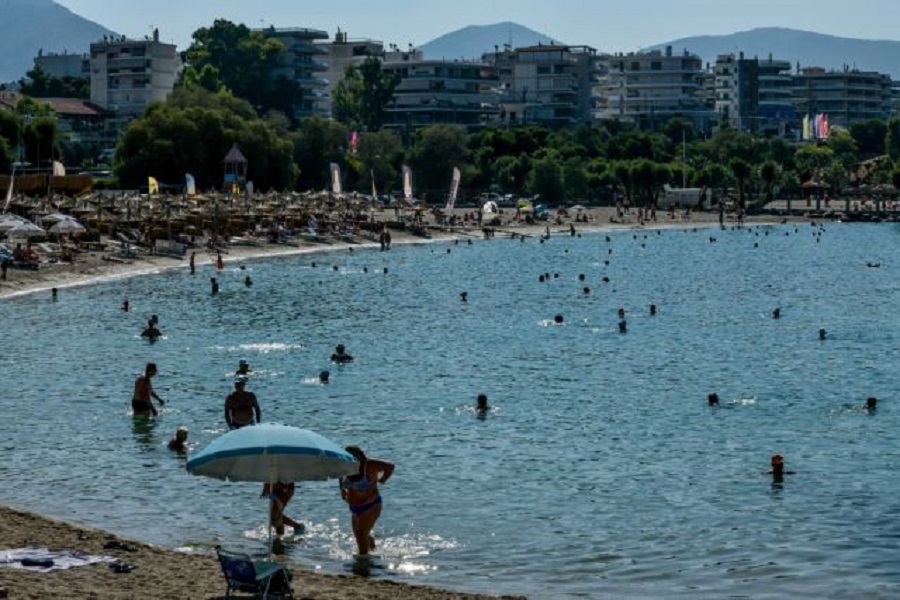 Μίνι καύσωνας : Η άπνοια ζέστανε το Αιγαίο – «Άγγιξε» τους 28 βαθμούς η θερμοκρασία της θάλασσας