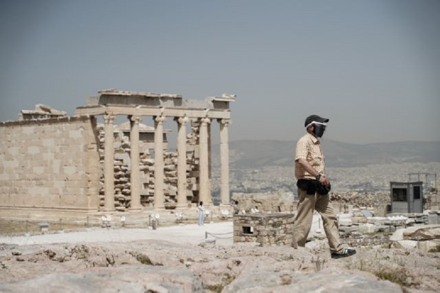 Κορωνοϊός : Ο ιός κυκλοφορεί στην κοινότητα – Στο στόχαστρό του οι νέοι