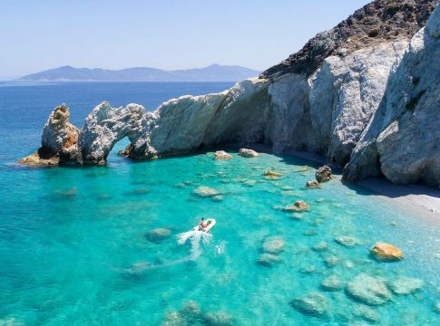 Αιγαίο vs Ιόνιο : 5 φανταστικές παραλίες από κάθε πέλαγος να μην ξέρεις τι να διαλέξεις