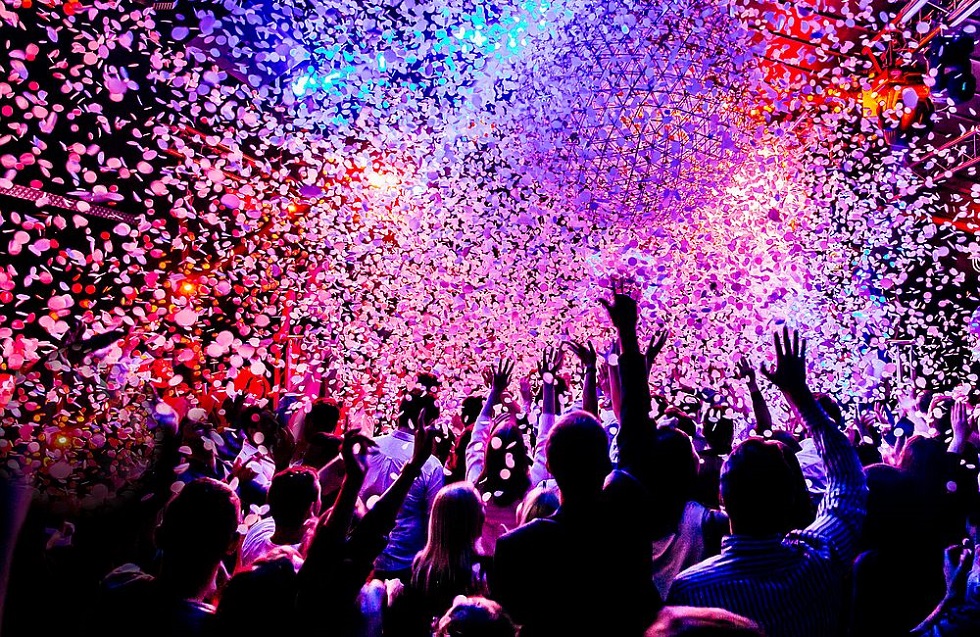 Κορωνοϊός : Οργή μετά το πάρτι με εκατοντάδες καλεσμένους στη Μύκονο – Ανησυχία για διασπορά του ιού