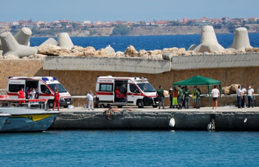 Ιταλία : Τουλάχιστον τρεις πρόσφυγες νεκροί μετά από έκρηξη σε πλεούμενο