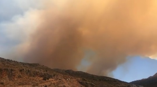 Μεγάλη πυρκαγιά στη Μάνη : Εκκενώθηκαν πέντε οικισμοί – Ενισχύθηκαν οι δυνάμεις της πυροσβεστικής