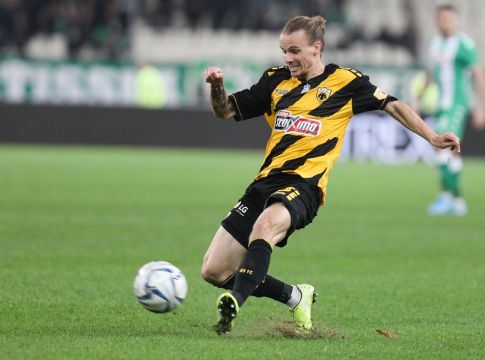 Μια ανάσα από το Ανόβερο ο Χουλτ