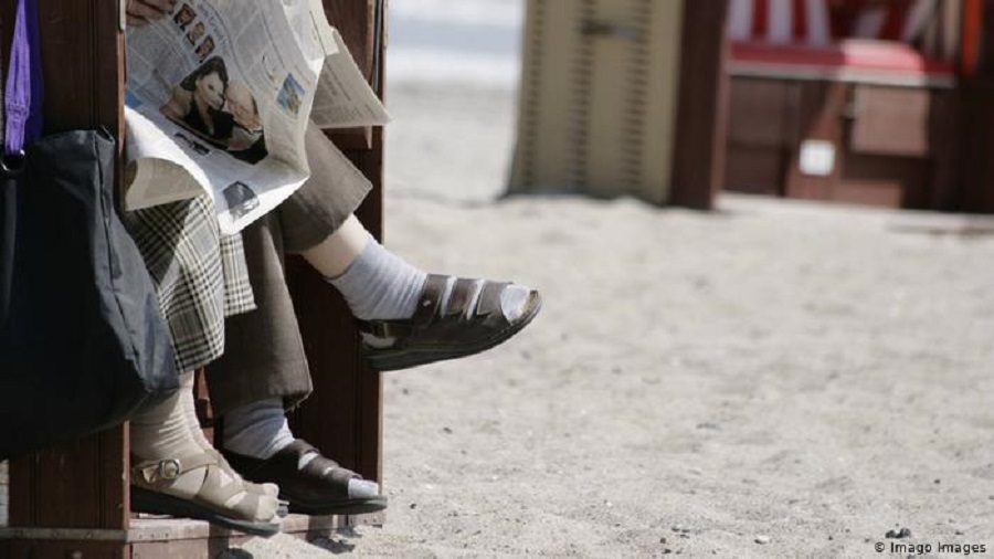 Κάλτσα με σανδάλι : Τελικά γιατί τα αγαπούν οι Γερμανοί;