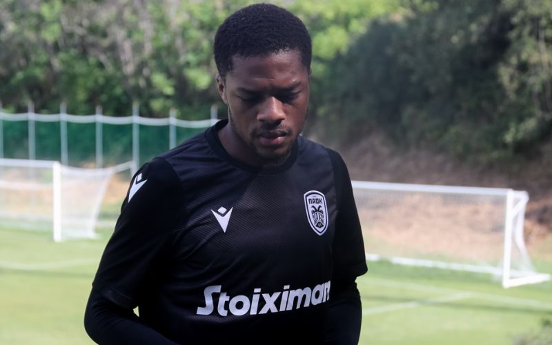 «Εμφύλιος» στην Πόλη για τον Τσούμπα Άκπομ