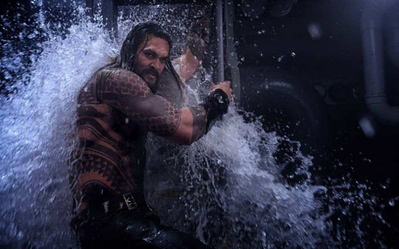 Ο Jason Momoa δεν χρειάζεται βασίλεια για να κυβερνήσει