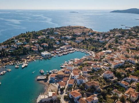 Μίνι lockdown σε Σπέτσες και Χαλκιδική : Ανησυχία στους επιχειρηματίες