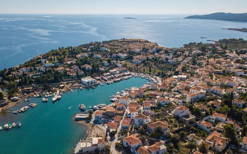Μίνι lockdown σε Σπέτσες και Χαλκιδική : Ανησυχία στους επιχειρηματίες
