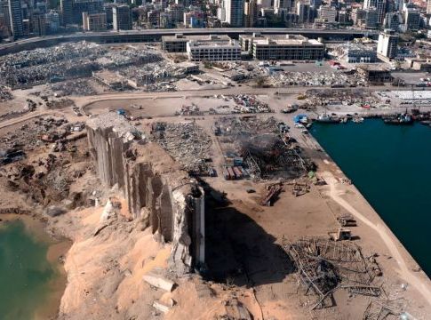 Τυφλή οργή στη Βηρυτό – Μαρτυρία : «Σήμερα θρηνούμε, αύριο καθαρίζουμε, μεθαύριο τους κρεμάμε», λένε οι πολίτες