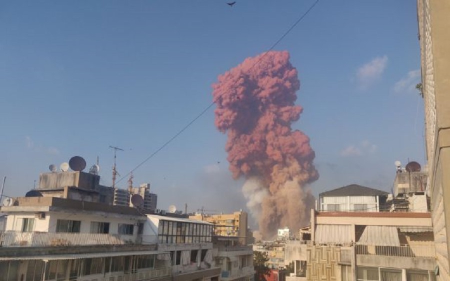 Σοκαριστικά βίντεο από τη στιγμή της έκρηξης στη Βηρυτό – Το ωστικό κύμα παρέσυρε νύφη που φωτογραφιζόταν