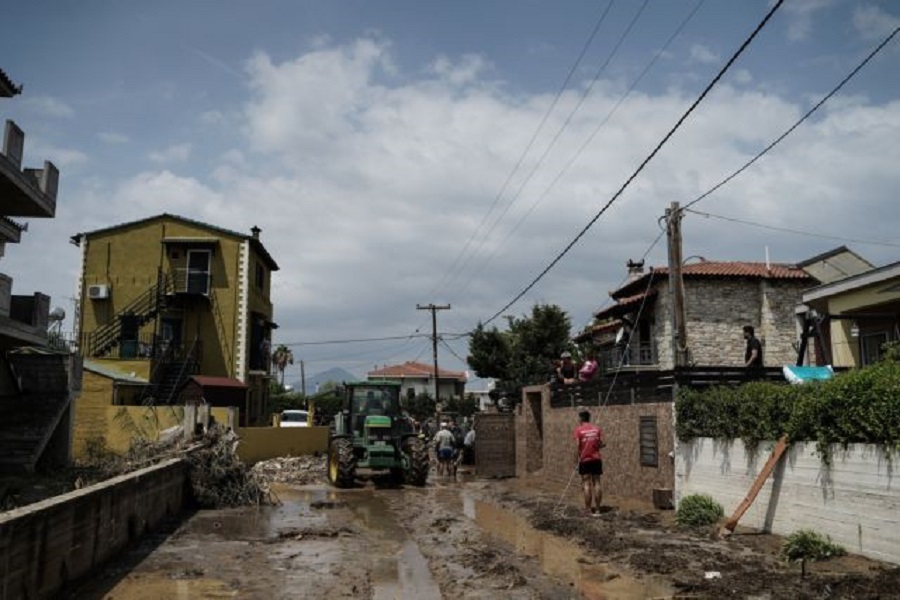 «Ξυπνήσαμε και είδαμε ποτάμια νερού και λάσπης» – Συγκλονίζει κάτοικος από το Λευκαντί