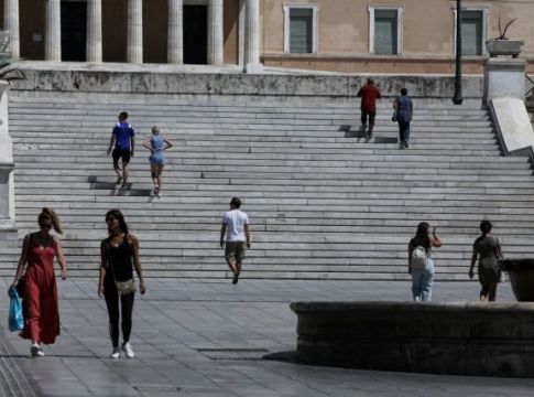 Κορωνοϊός : Κρίσιμες οι επόμενες μέρες – Τα μέτρα που εξετάζονται υπό το φόβο της αναζωπύρωσης