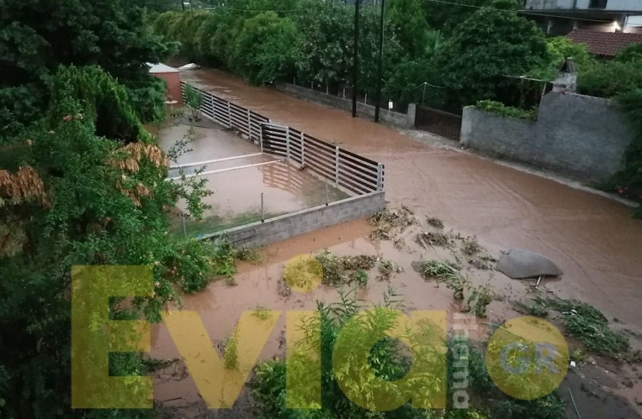 Εικόνες βιβλικής καταστροφής στην Εύβοια: Δύο νεκροί από τις πλημμύρες – Δεκάδες οι εγκλωβισμένοι (pics & vids)