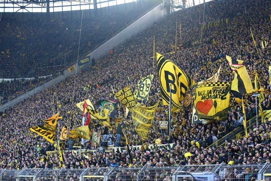 Bundesliga : Κόσμος στα γήπεδα μετά το τέλος του 2020