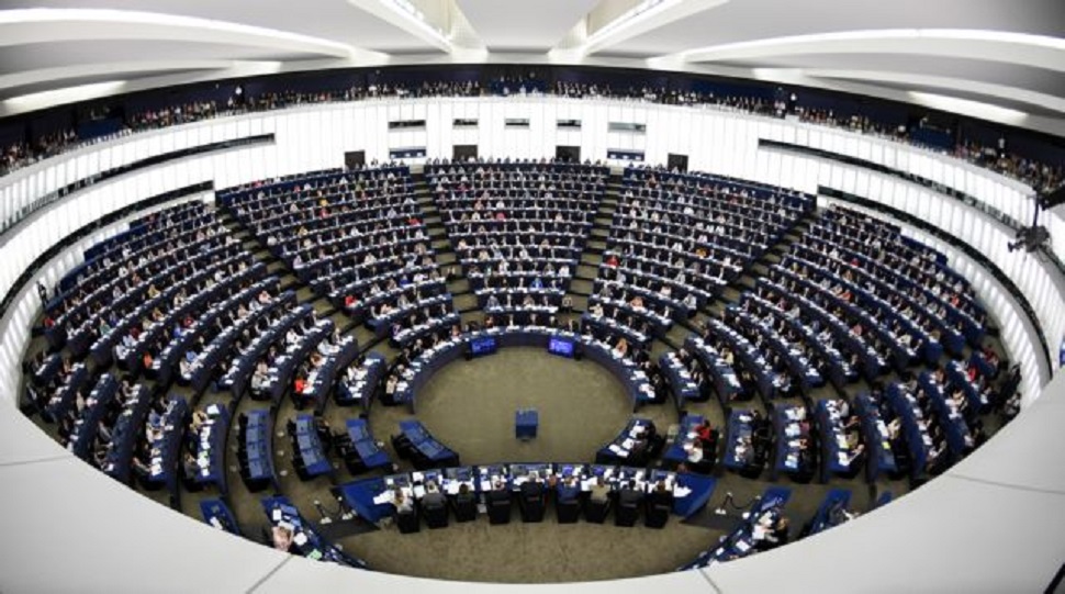 Μακάλιστερ : Η ΕΕ έχει αποφασίσει να σταθεί στο πλευρό της Ελλάδας και της Κύπρου