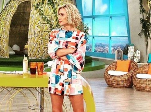 Η Κατερίνα Καραβάτου ποζάρει με μαγιό, χωρίς φίλτρα και ρετούς (pic)